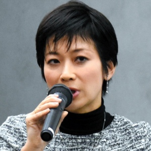 フジテレビの記者会見で、ケンカ腰に質問していた東京新聞の望月衣塑子記者の顔画像。