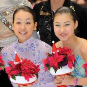 フィギュアスケート現役時代の浅田真央と村上佳菜子
