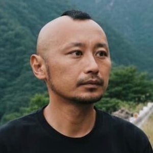 記憶喪失になったモヒカン頭の田中一の顔画像