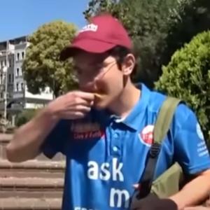 江頭2:50の豚肉入りポテチを食べるトルコ人1