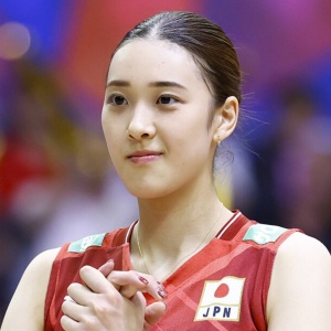 日本女子バレー選手の佐藤淑乃のあごが美しいことが分かる顔画像