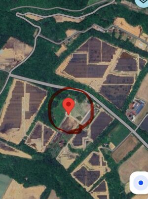 TOKIO-BAの周りがメガソーラーで埋まっていることが分かる画像