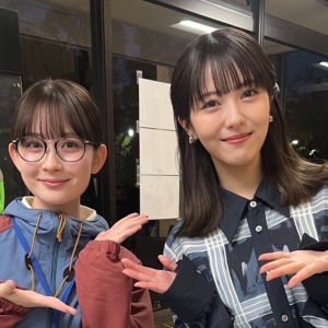 浜辺美波のほお骨が目立つ画像